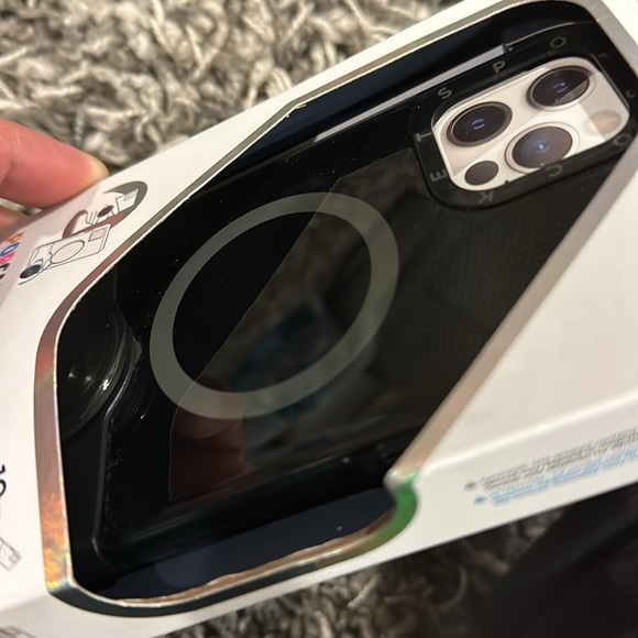 New PopSockets PopCase for MagSafe iPhone 12 Pro Max - Picture 3 of 6